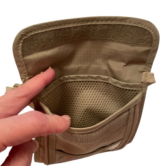 Alpha Keeper RFID Blocking Neck Wallet - Picture 5 of 10